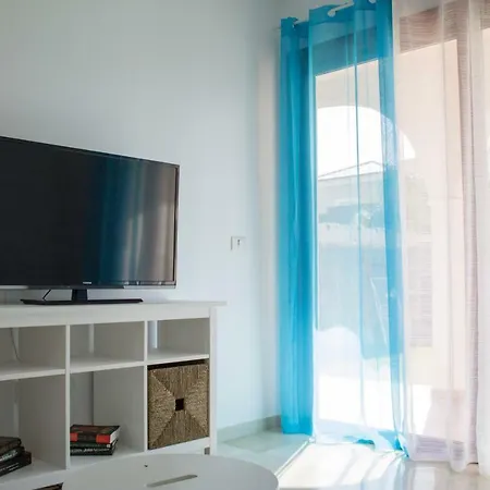 Cozy With Garden Apartamento *