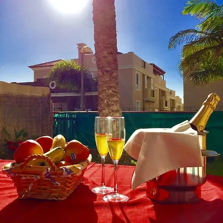 Cozy With Garden Апартаменты